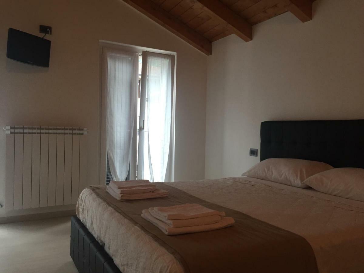 Casa Stefania Lejlighed Mandello del Lario Eksteriør billede