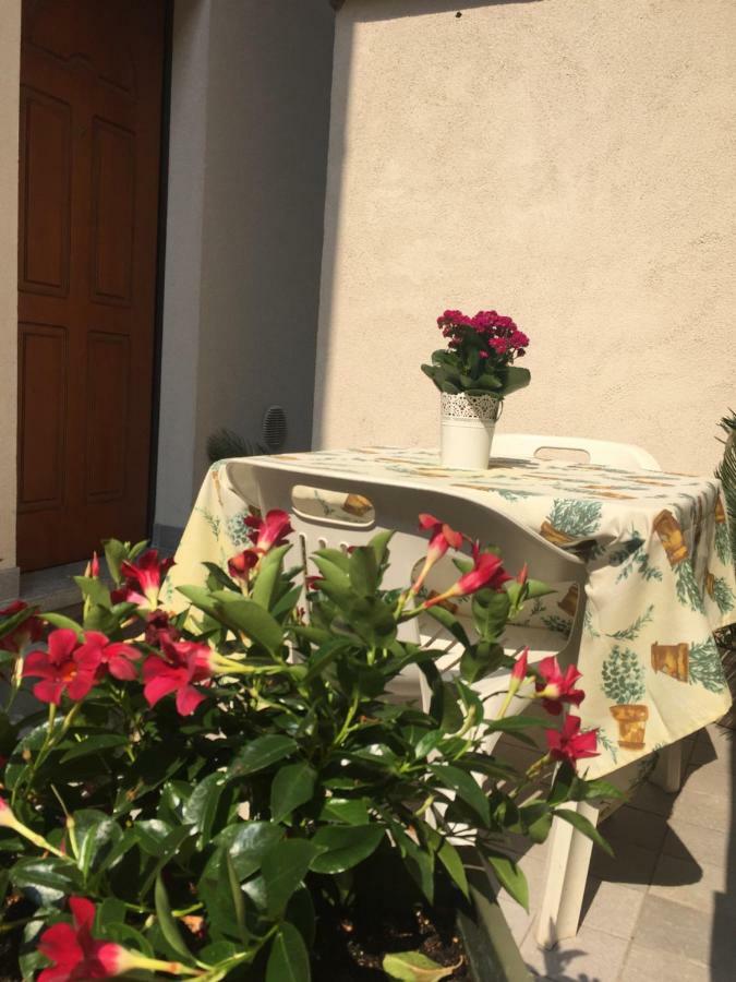 Casa Stefania Lejlighed Mandello del Lario Eksteriør billede